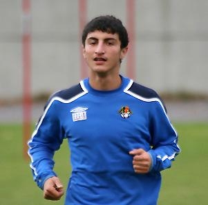 Araz Abdullayev komandasından ayrı düşüb